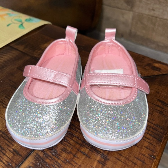 EUC (5 pair) Baby Girls Slip-on Shoes Size 1 & (2 pair) Socks - Picture 3 of 13